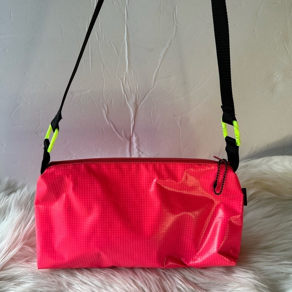 Walker San Francisco Neon Pink Waterproof Shoulder Bag